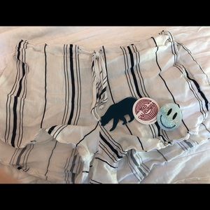 Brandy Melville shorts + 3 free stickers!